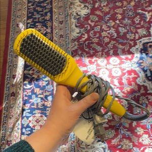 Drybar Brush Crush